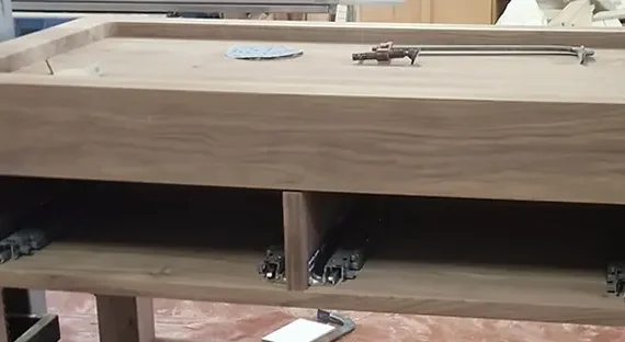 Tavolo artigianale scultoreo