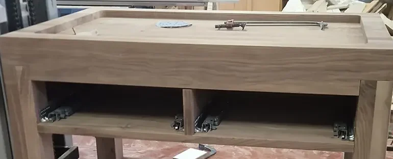 Tavolo artigianale scultoreo